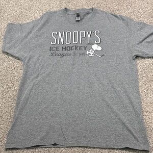 Peanuts Snoopy Ice Hockey Gray Tee